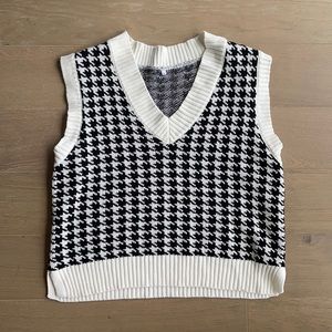 NEVER WORN HOUNDSTOOTH SWEATER VEST BLACK & CREAM